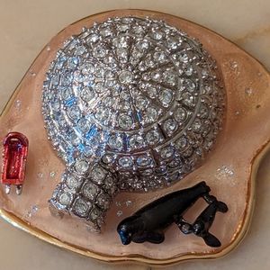 Estee Lauder Frosted Igloo with Pleasures Perfume inside